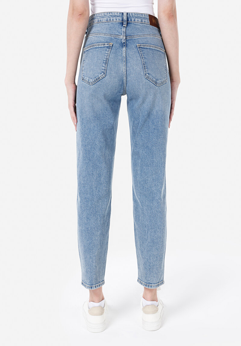 Mom Fit Yüksek Bel Daralan Paça Kadın İndigo Jean Pantolon
