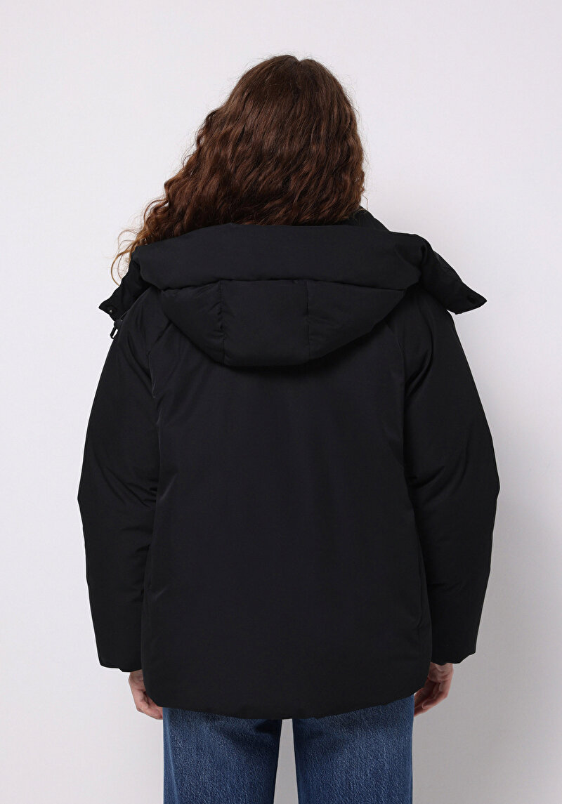 Regular Fit Kapüşonlu Fermuarlı Astarlı Çıkarılabilir Kapüşonlu Kadın Siyah Mont
