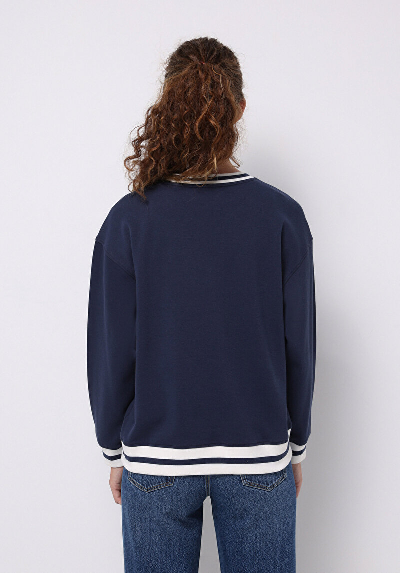 Regular Fit Yuvarlak Yaka Nakışlı Kadın Lacivert Sweatshirt