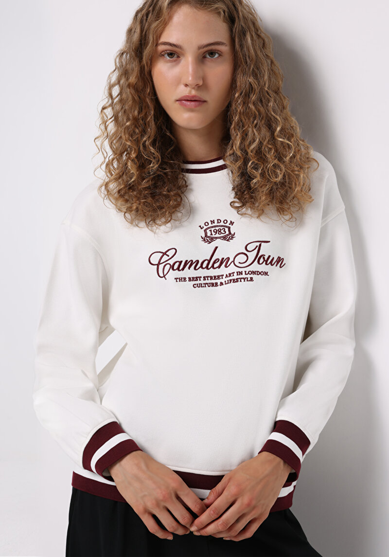 Regular Fit Yuvarlak Yaka Nakışlı Kadın Beyaz Sweatshirt