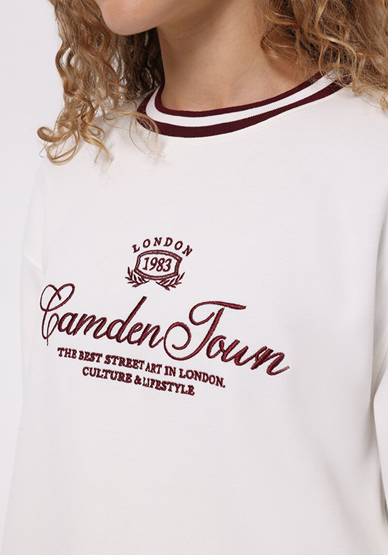 Regular Fit Yuvarlak Yaka Nakışlı Kadın Beyaz Sweatshirt