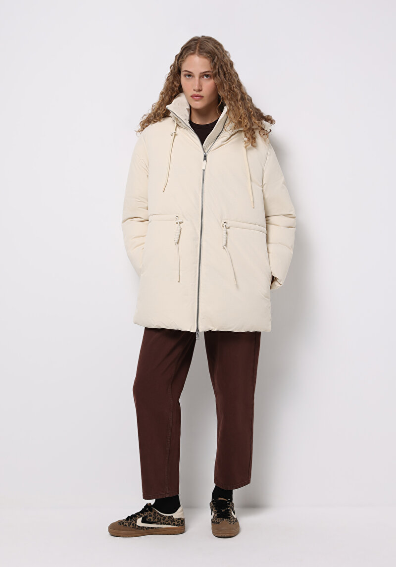 Regular Fit Kapüşonlu Fermuarlı Astarlı Çıkarılabilir Kapüşonlu Kadın Ekru Mont