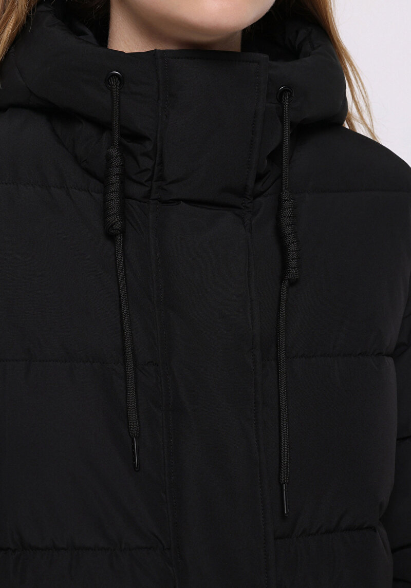 Regular Fit Kapüşonlu Fermuarlı Astarlı Suya Dayanıklı Kadın Siyah Kaban