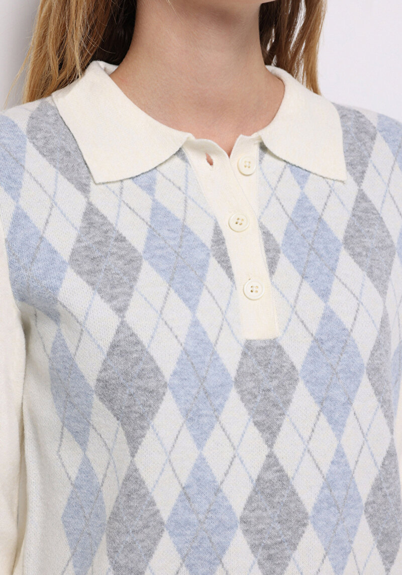 Regular Fit Polo Yaka Baskılı Kadın Beyaz Kazak