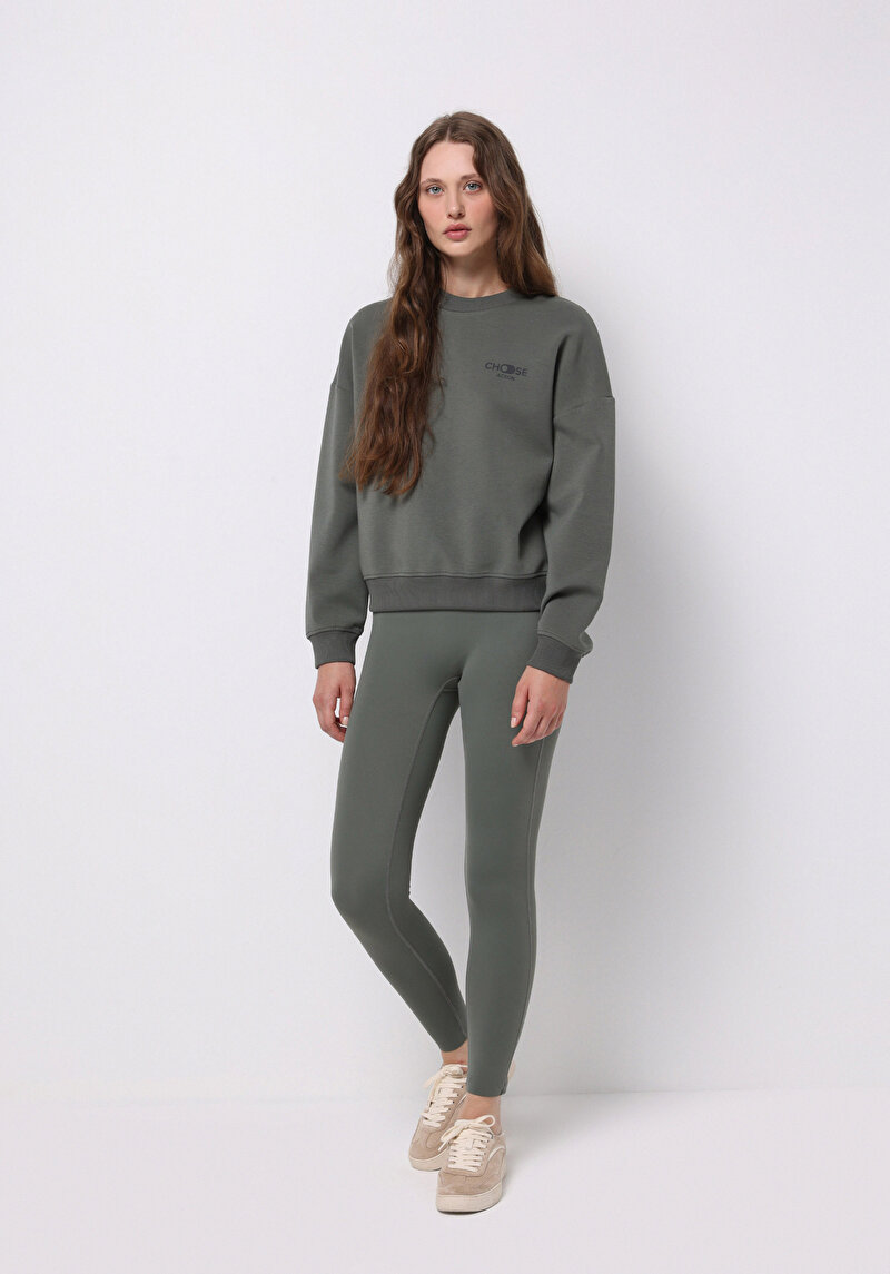 Regular Fit Yuvarlak Yaka Nakışlı Kadın Yeşil Sweatshirt