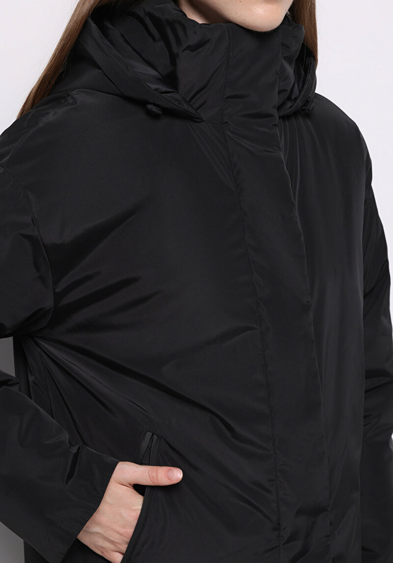 Regular Fit Kapüşonlu Fermuarlı Astarlı Suya Dayanıklı Kadın Siyah Kaban