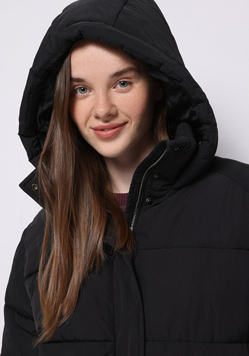 Regular Fit Kapüşonlu Fermuarlı Astarlı Suya Dayanıklı Kadın Siyah Kaban