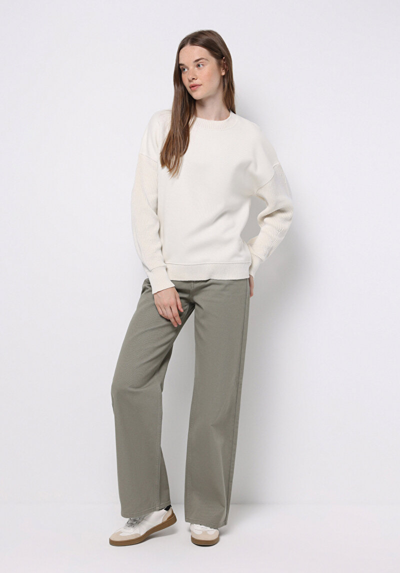 Regular Fit Yuvarlak Yaka Düz Kadın Beyaz Sweatshirt