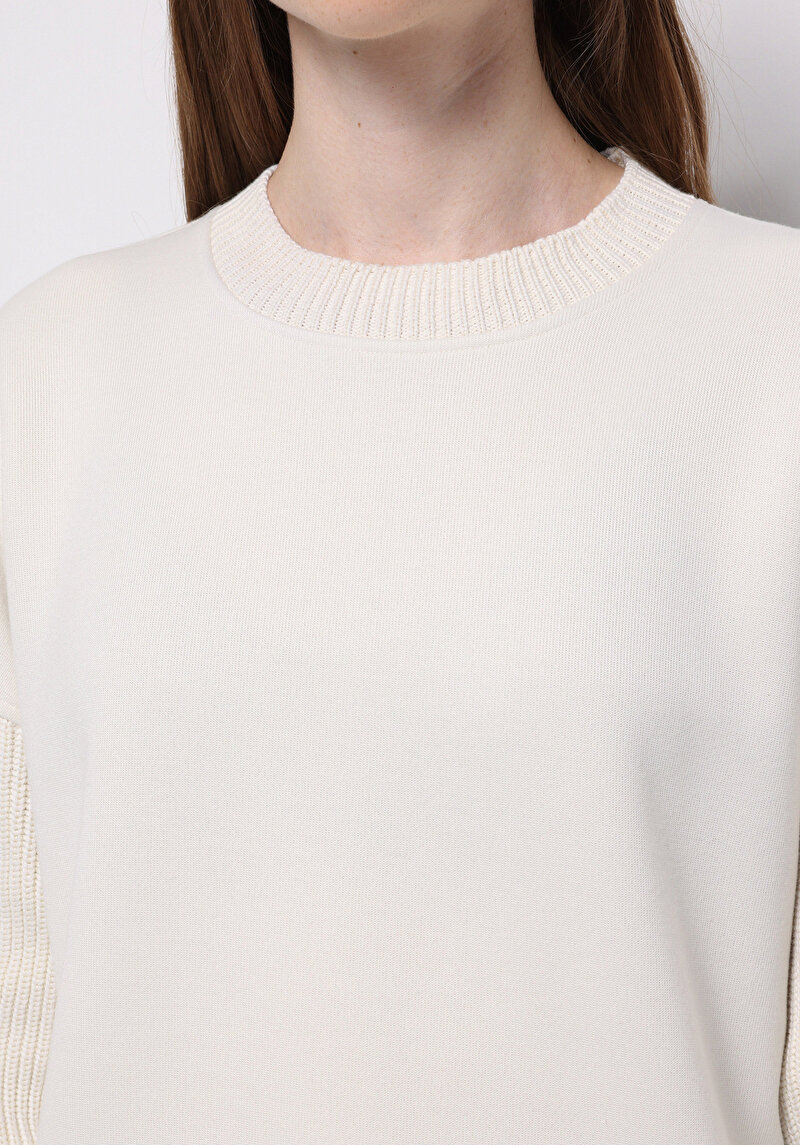 Regular Fit Yuvarlak Yaka Düz Kadın Beyaz Sweatshirt