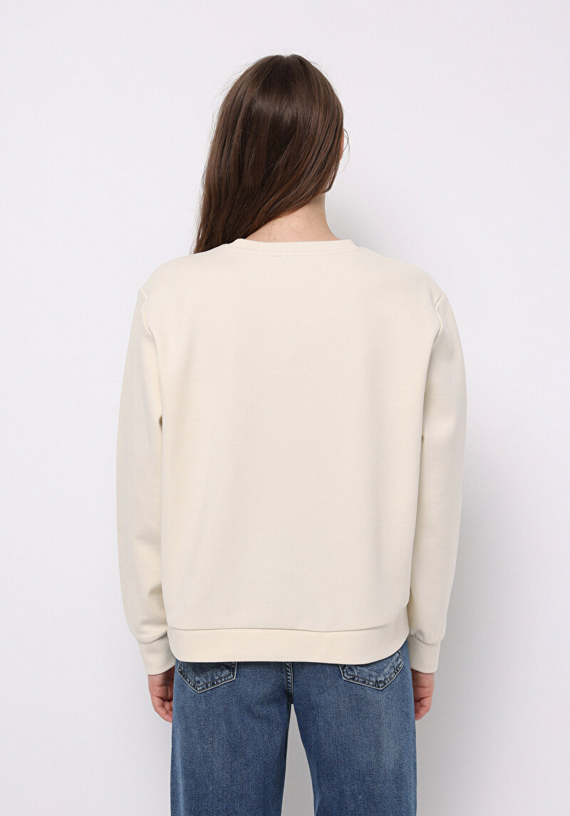 Regular Fit Yuvarlak Yaka Nakışlı Kadın Beyaz Sweatshirt