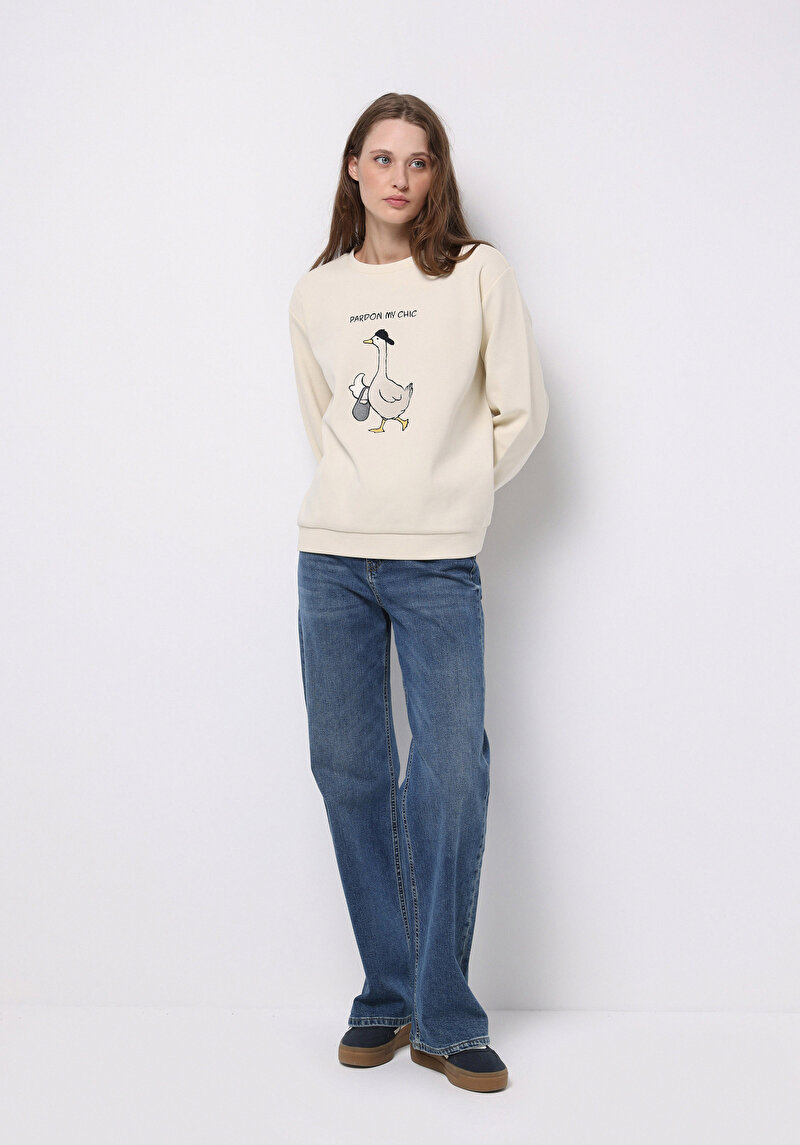 Regular Fit Yuvarlak Yaka Nakışlı Kadın Beyaz Sweatshirt