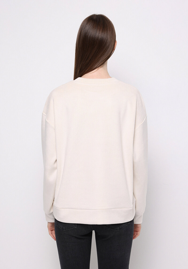 Regular Fit Yuvarlak Yaka Sloganlı Kadın Ekru Sweatshirt