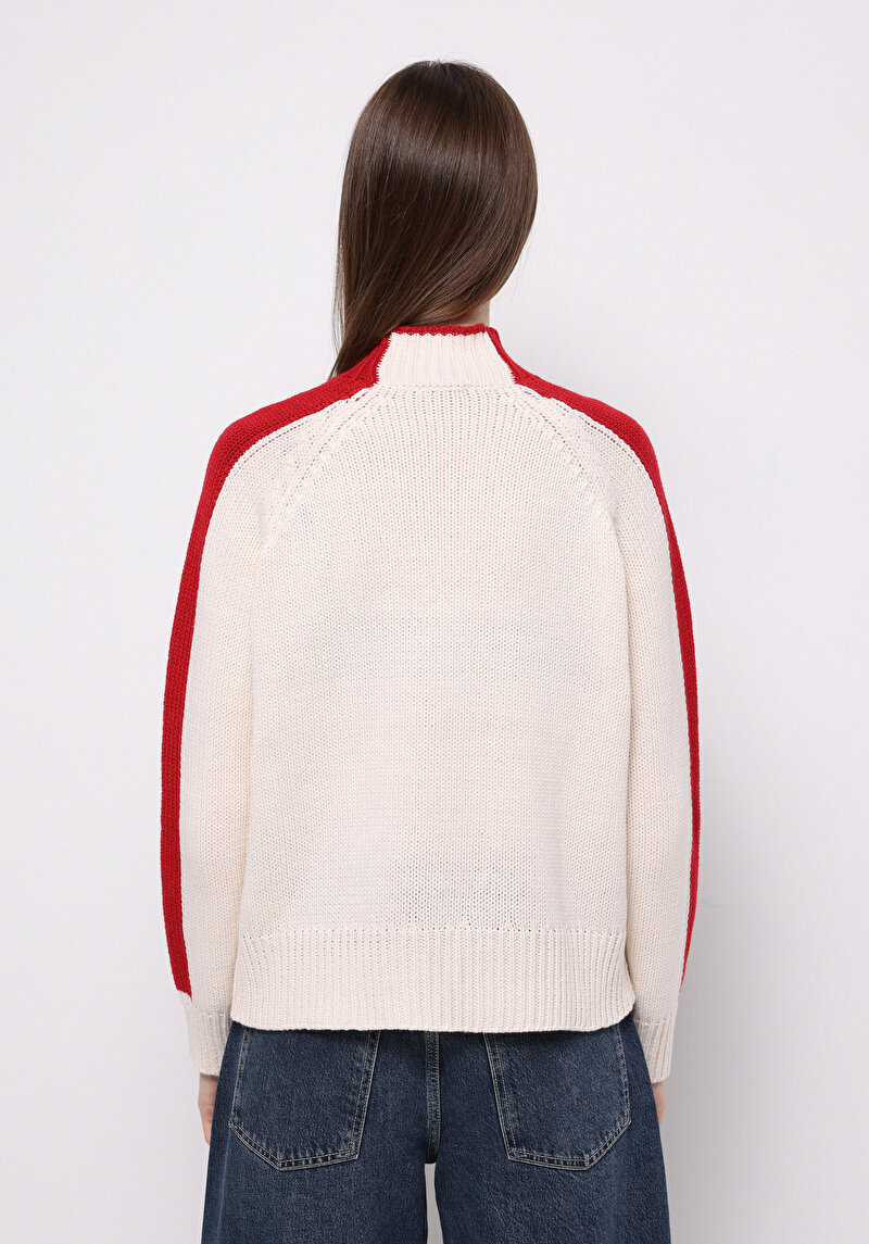 Regular Fit Dik Yaka Nakışlı Kadın Ekru Kazak