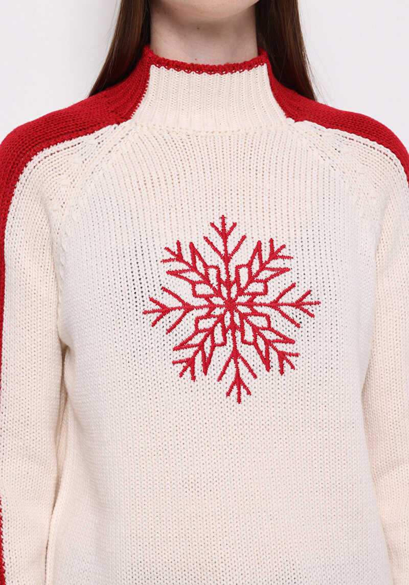 Regular Fit Dik Yaka Nakışlı Kadın Ekru Kazak