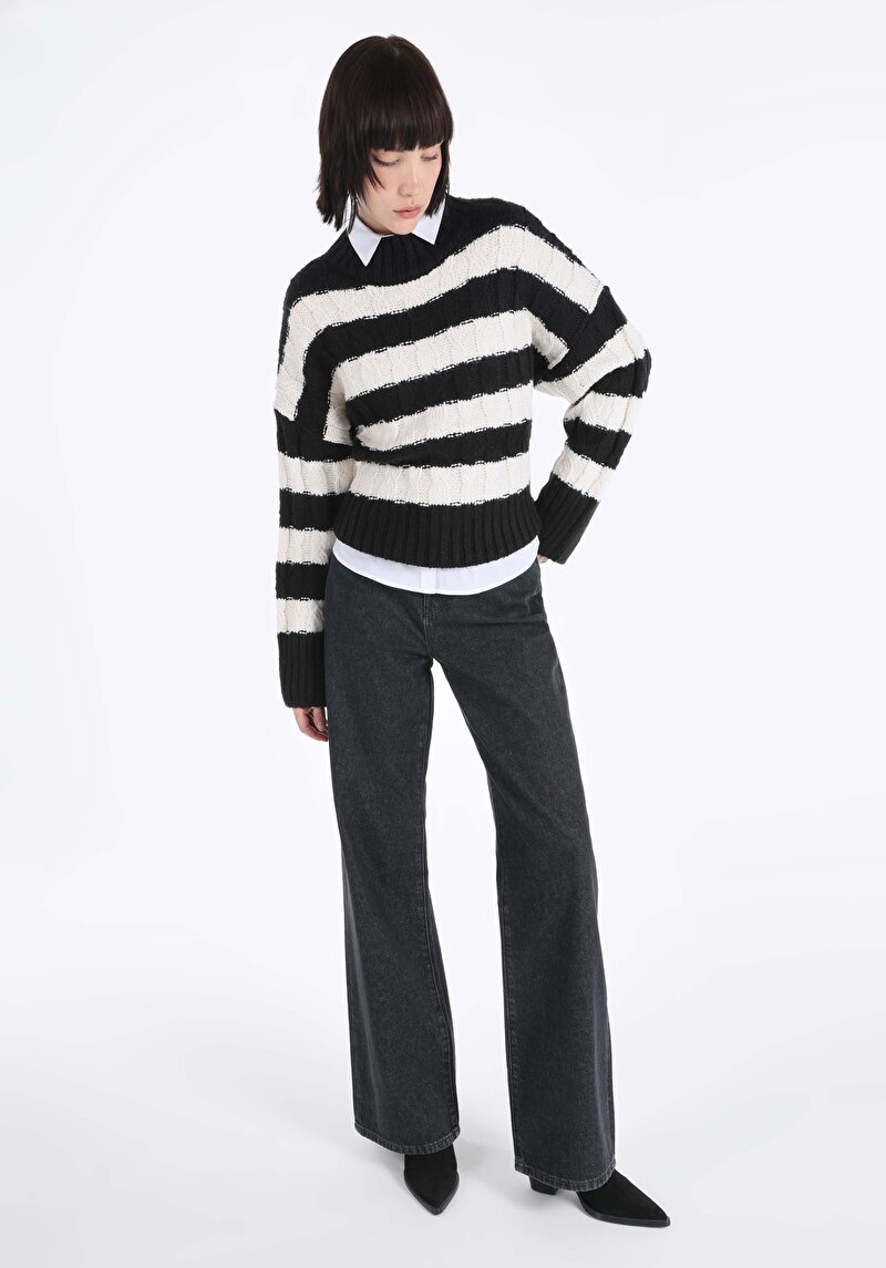 Regular Fit Yarım Balıkçı Yaka Çizgili Kadın Siyah Kazak