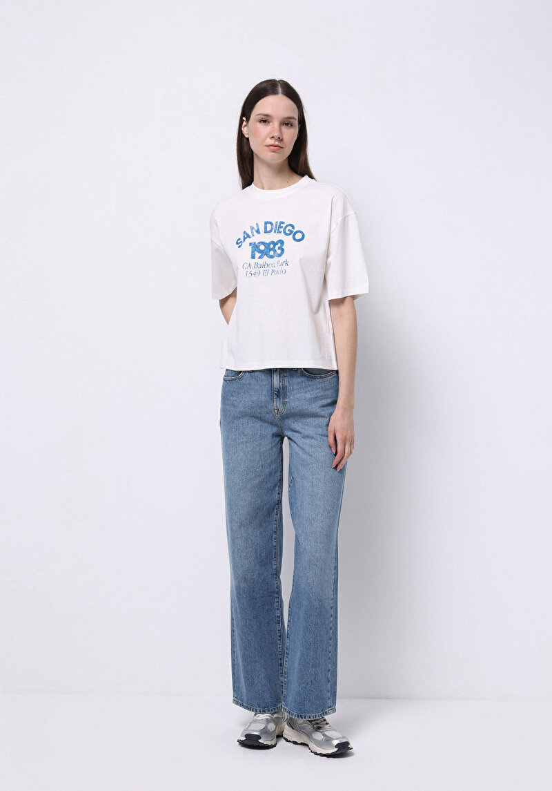 Regular Fit Yuvarlak Yaka Baskılı Kadın Beyaz Kısa Kol Tişört