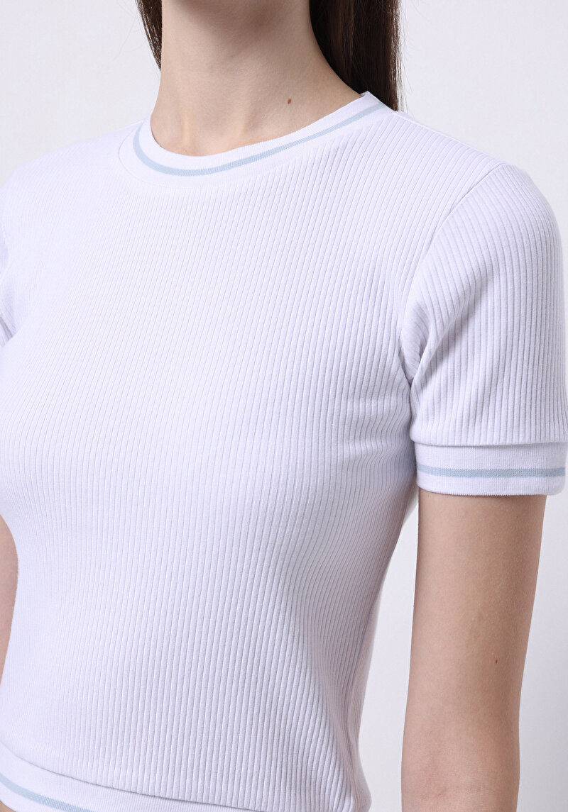 Slim Fit Yuvarlak Yaka Düz Kadın Beyaz Kısa Kol Tişört