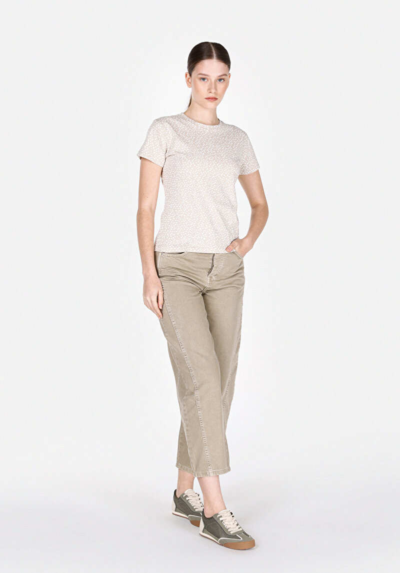 Slim Fit Yuvarlak Yaka Baskılı Kadın Bej Kısa Kol Tişört