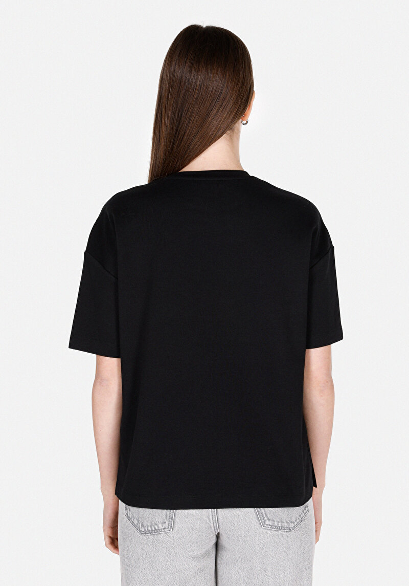 Regular Fit Yuvarlak Yaka Nakışlı Kadın Siyah Kısa Kol Tişört