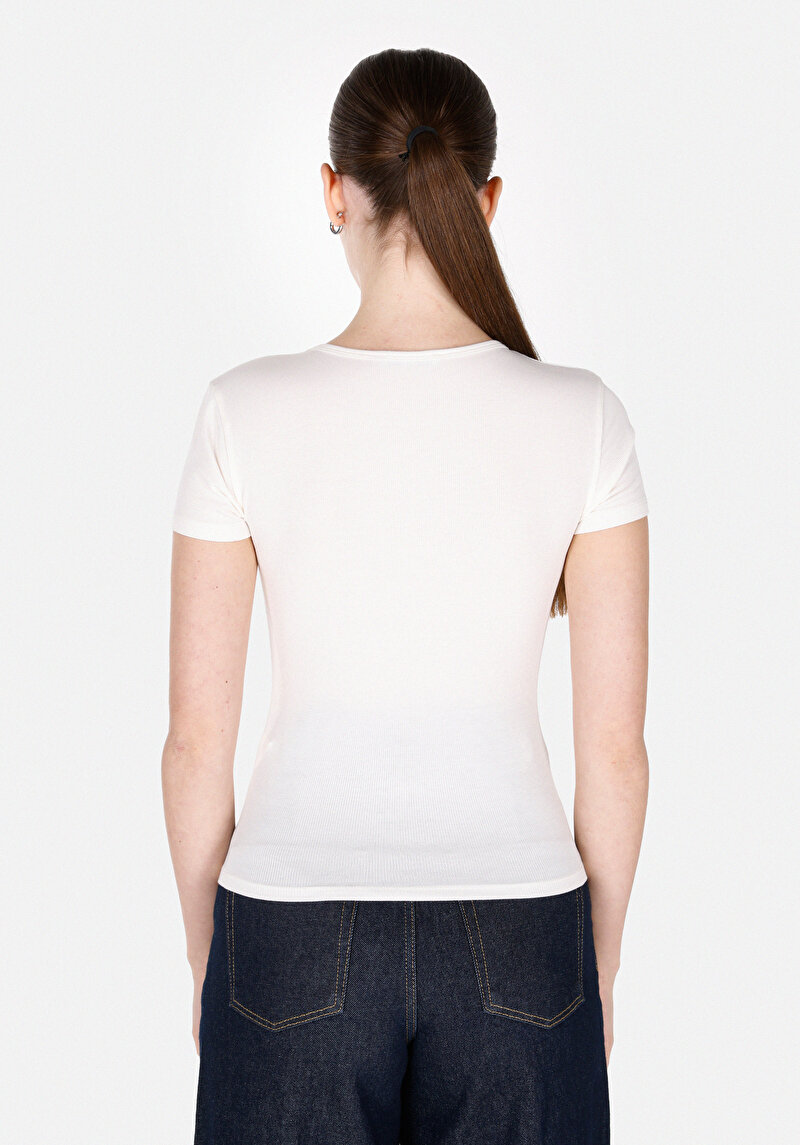 Slim Fit Yuvarlak Yaka Düz Kadın Ekru Kısa Kol Tişört