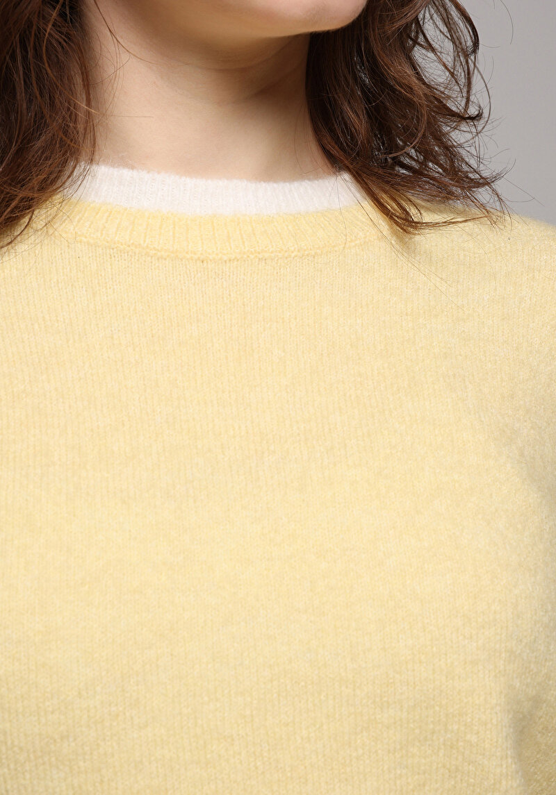 Regular Fit Yuvarlak Yaka Düz Kadın Sari Kazak