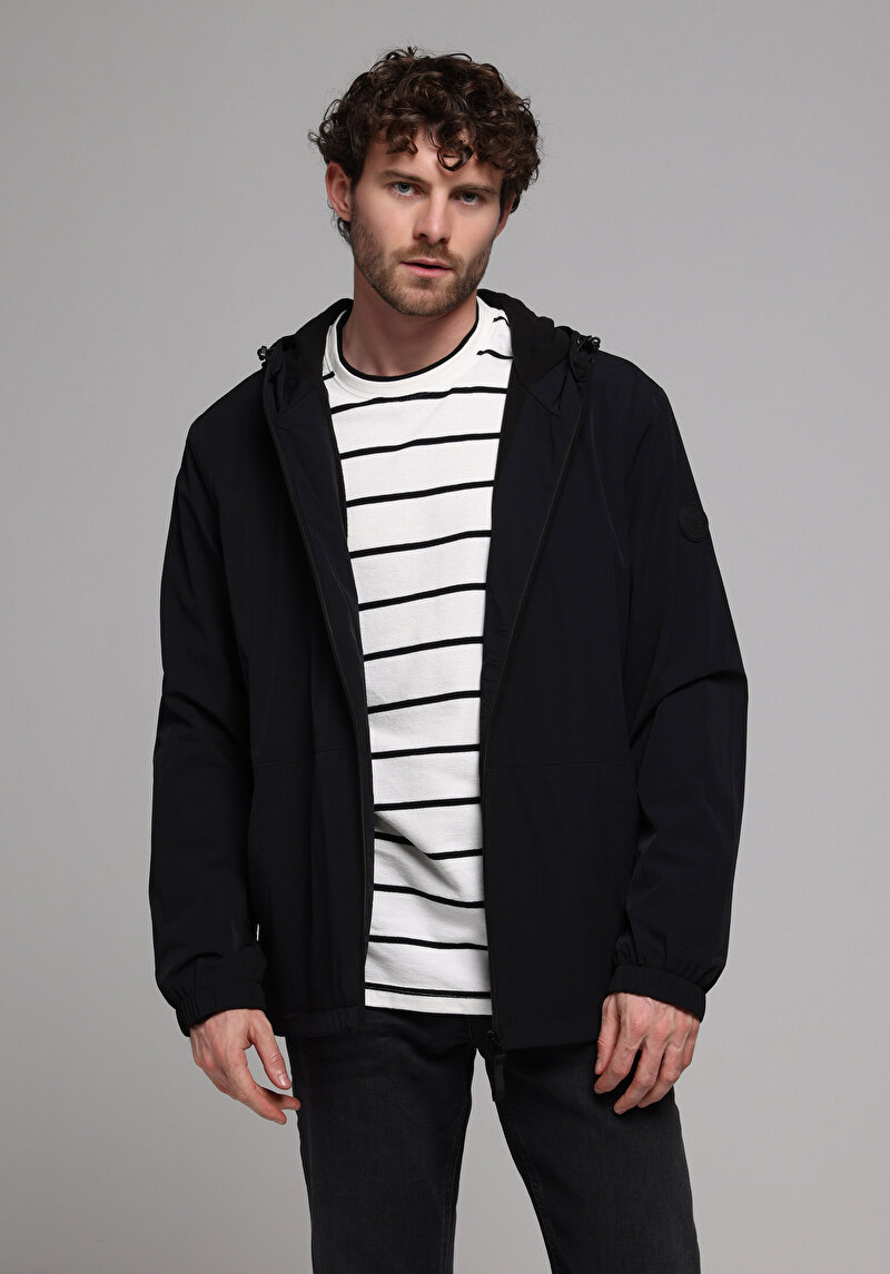 Regular Fit     Erkek Siyah Yağmurluk