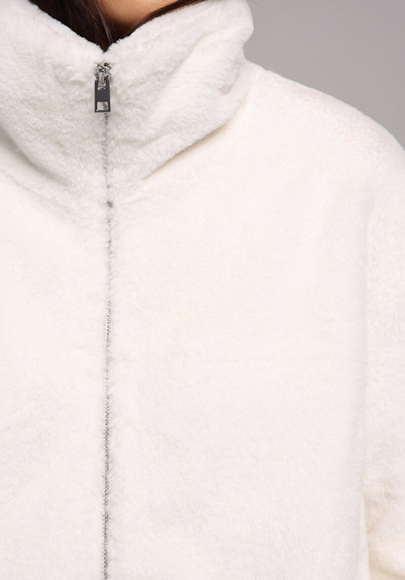 Regular Fit Dik Yaka Fermuarlı Astarlı Kürklü Kadın Ekru Mont