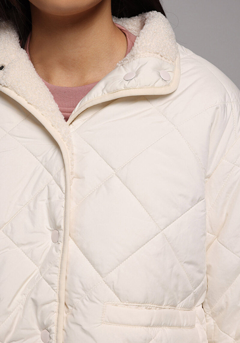 Regular Fit Dik Yaka Çıtçıtlı Astarlı Çift Yönlü Kadın Bej Mont