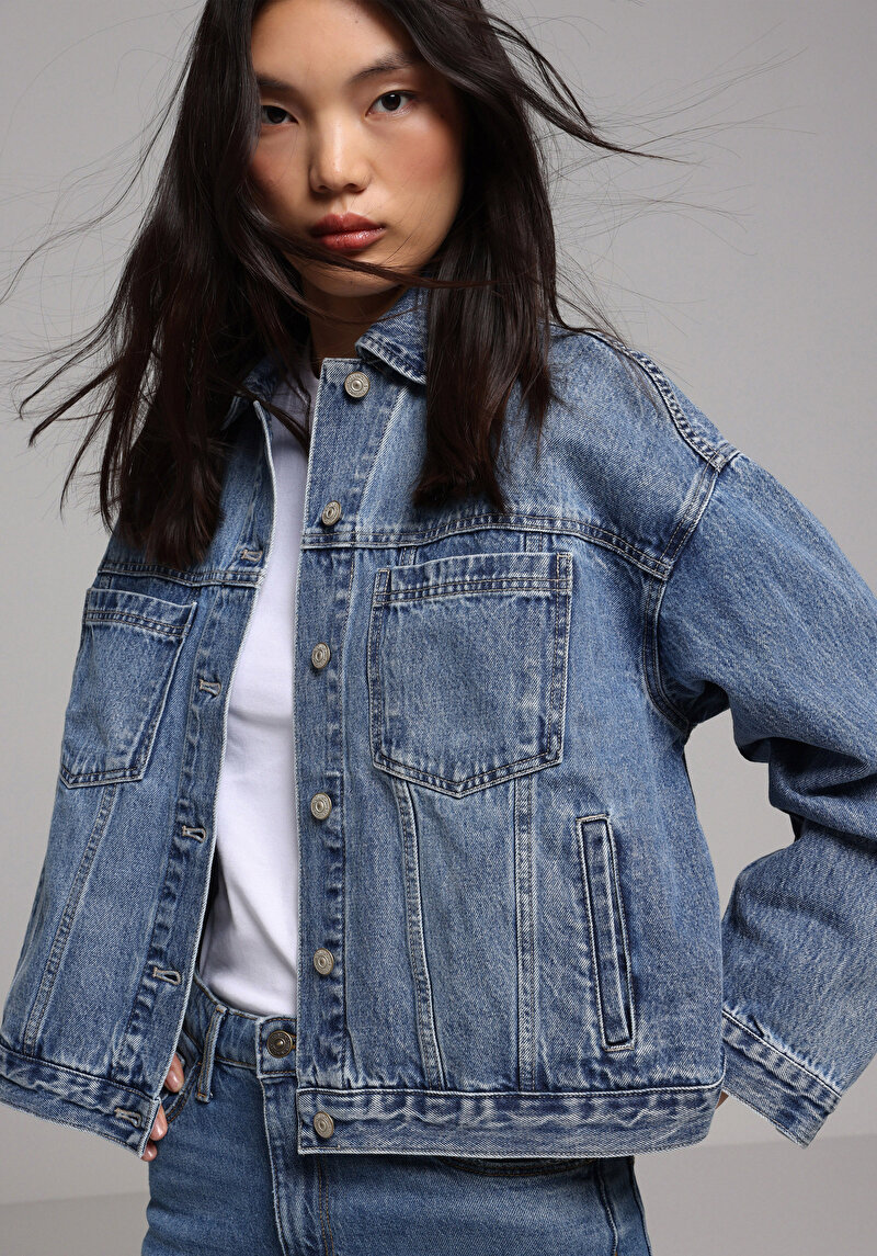 Oversize Fit Düğmeli Astarsız  Kadın Light İndigo Denim Ceket