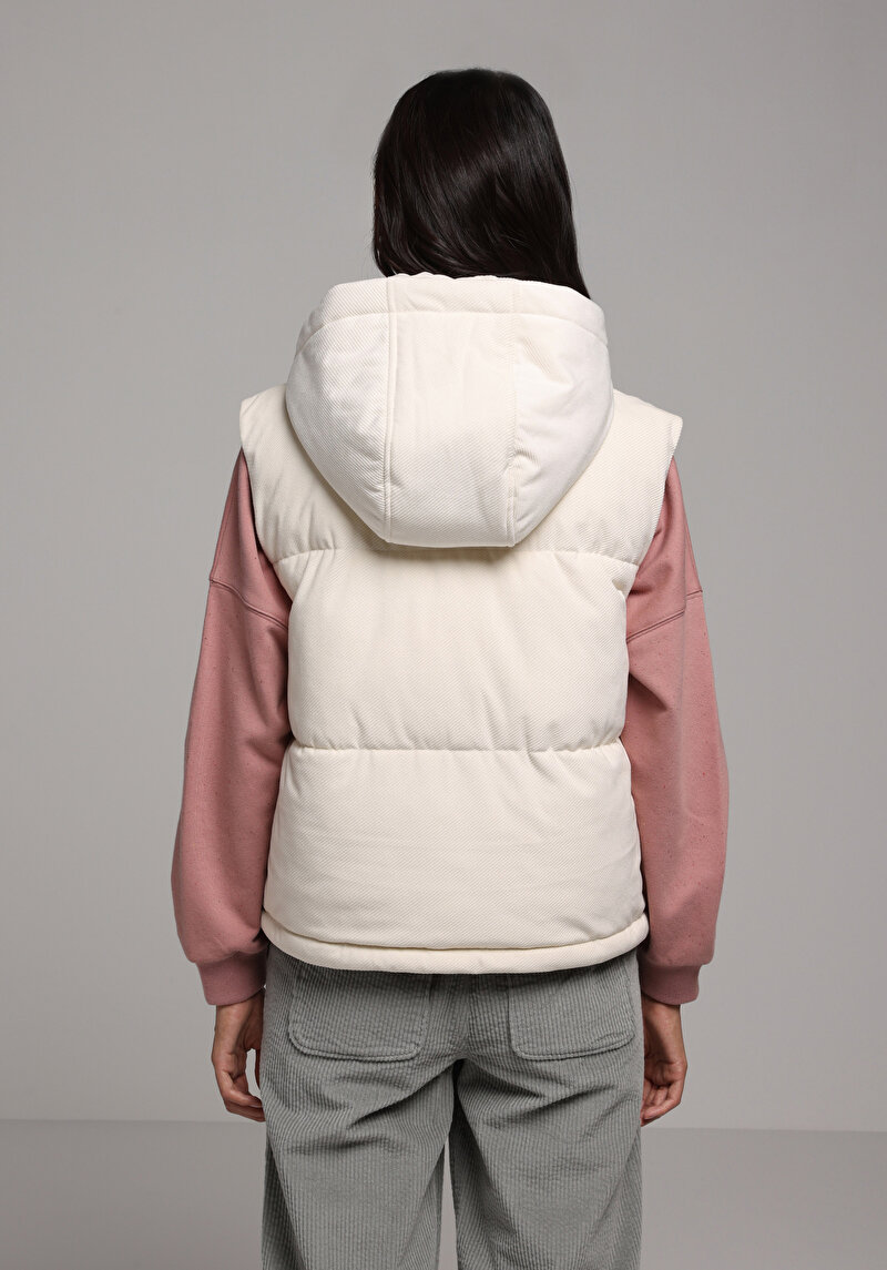 Regular Fit Kapüşonlu Fermuarlı Astarlı Kaplamalı Kadın Ekru Yelek
