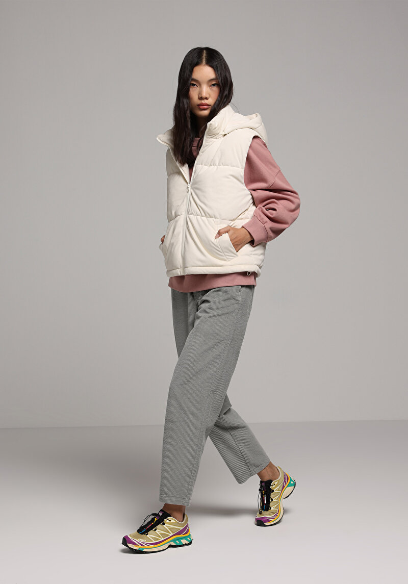 Regular Fit Kapüşonlu Fermuarlı Astarlı Kaplamalı Kadın Ekru Yelek