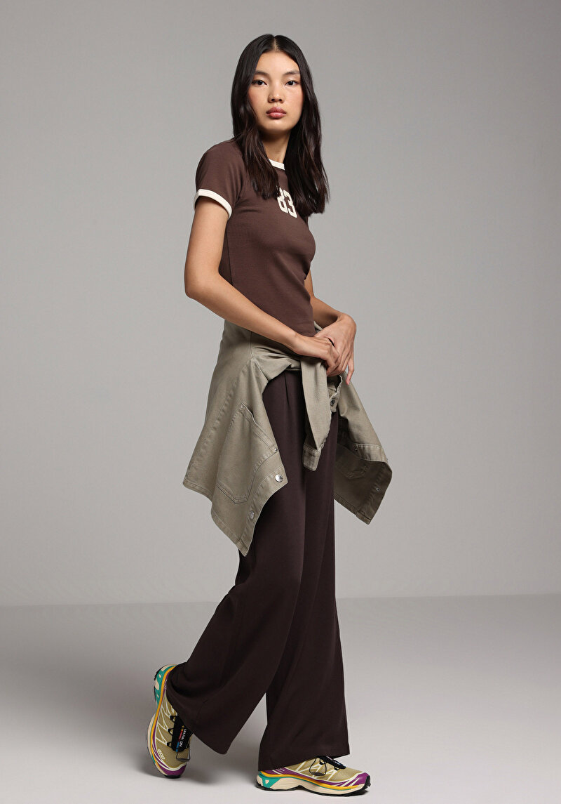 Slim Fit Yuvarlak Yaka Baskılı Kadın Kahverengi Kısa Kol Tişört