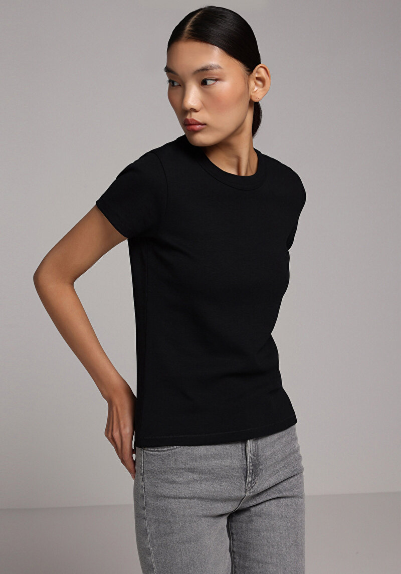 Slim Fit Yuvarlak Yaka Düz Kadın Siyah Kısa Kol Tişört