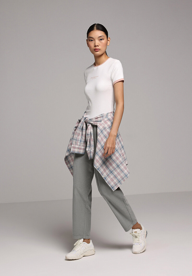 Slim Fit Yuvarlak Yaka Baskılı Kadın Beyaz Kısa Kol Tişört