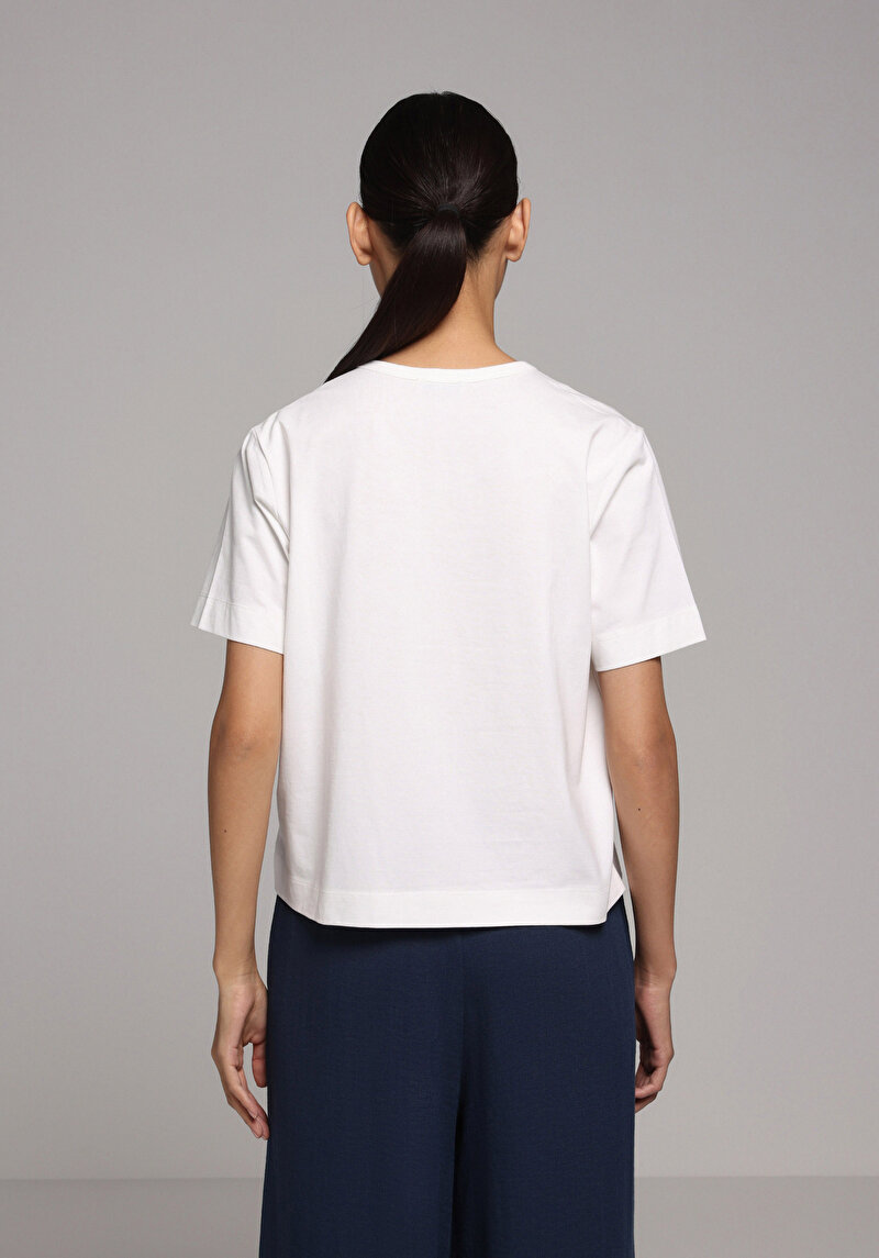 Regular Fit Yuvarlak Yaka Nakışlı Kadın Beyaz Kısa Kol Tişört