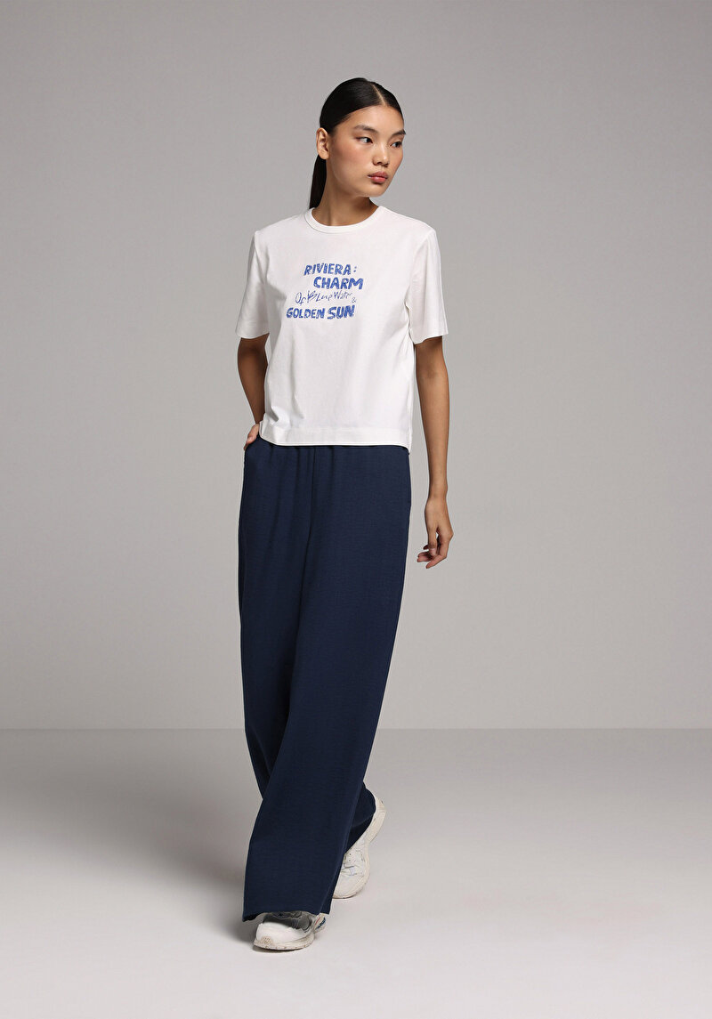 Regular Fit Yuvarlak Yaka Nakışlı Kadın Beyaz Kısa Kol Tişört