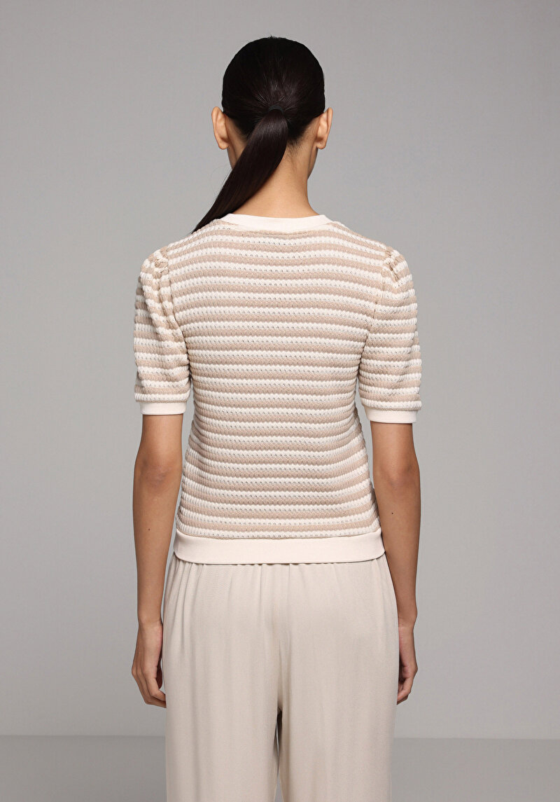 Slim Fit Yuvarlak Yaka Çizgili Kadın Bej Kısa Kol Tişört