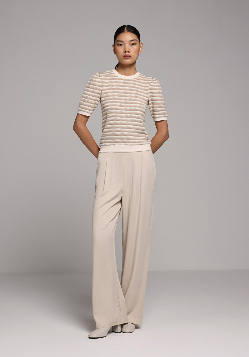 Slim Fit Yuvarlak Yaka Çizgili Kadın Bej Kısa Kol Tişört