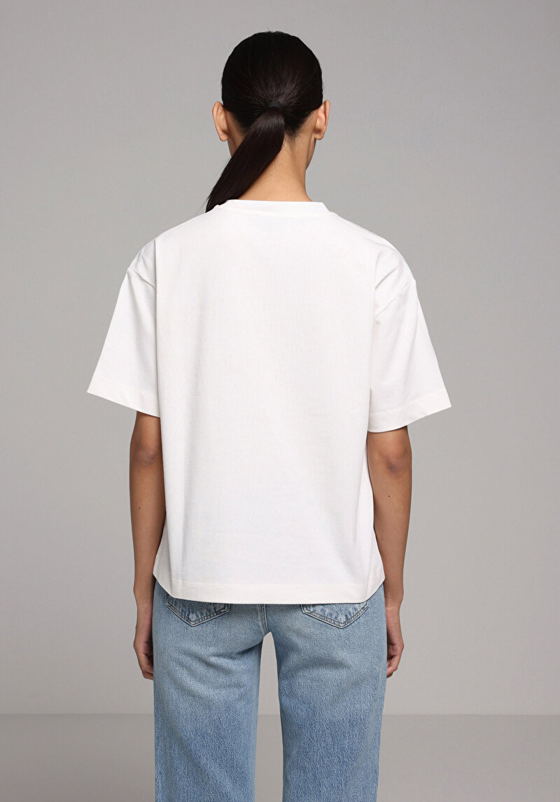 Boyfriend Fit Yuvarlak Yaka Nakışlı Kadın Beyaz Kısa Kol Tişört