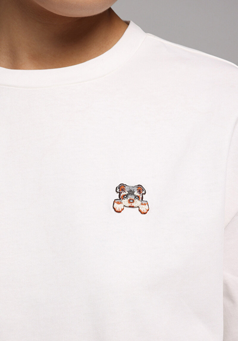 Boyfriend Fit Yuvarlak Yaka Nakışlı Kadın Beyaz Kısa Kol Tişört