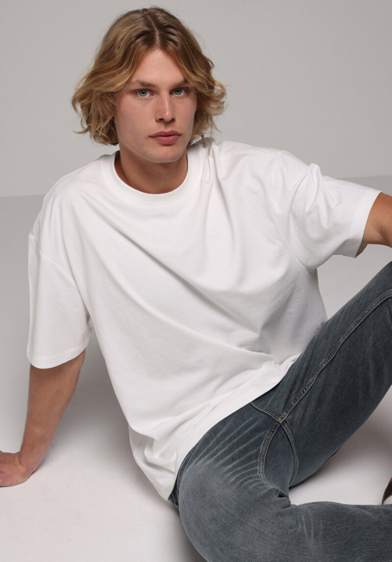 Oversize Fit Yuvarlak Yaka Düz Erkek Beyaz Kısa Kol Tişört