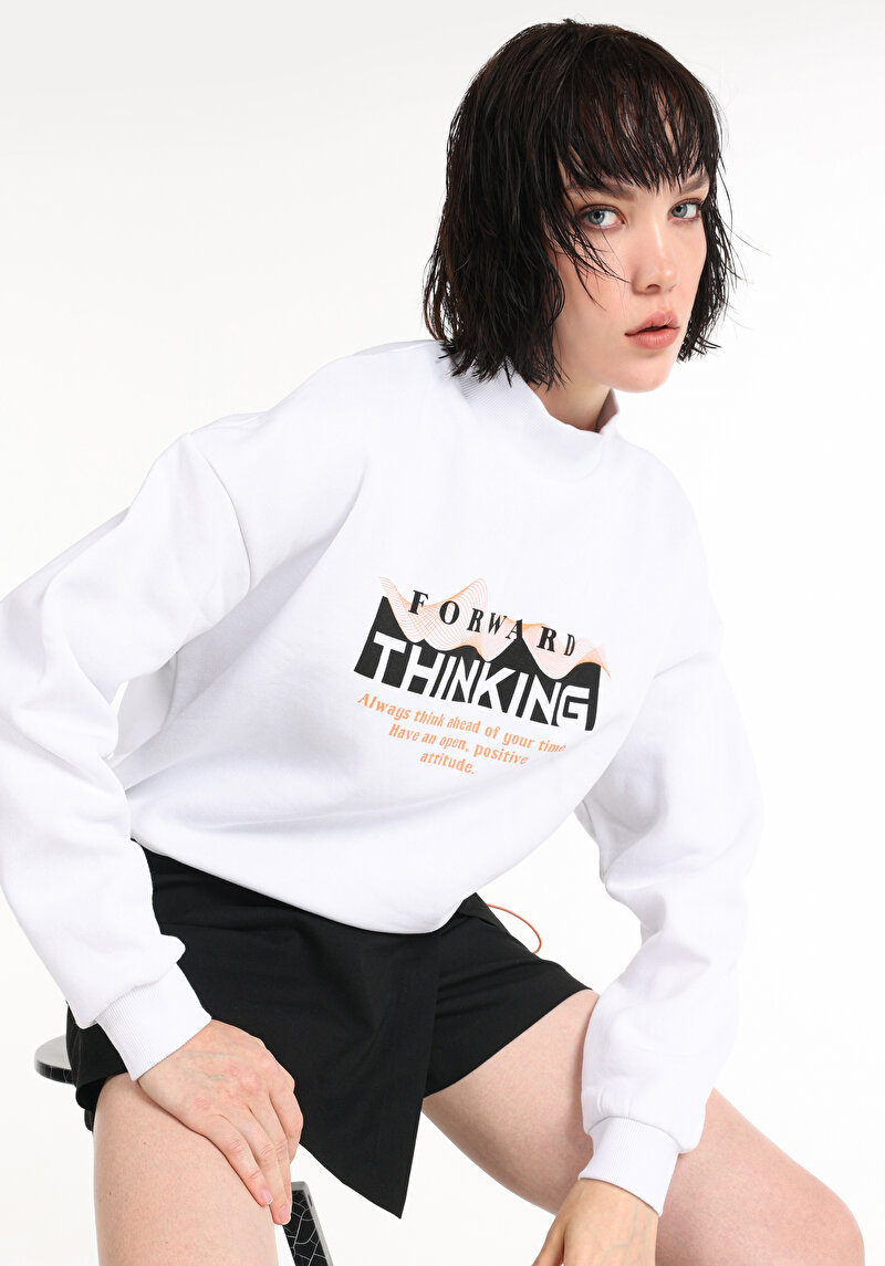 Comfort Fit Dik Yaka Baskılı Kadın Beyaz Sweatshirt