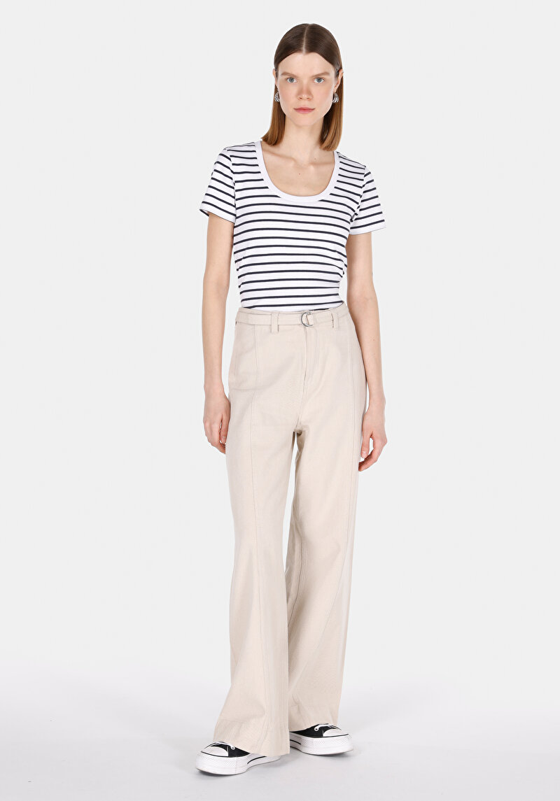 Slim Fit Kare Yaka Çizgili Kadın Beyaz Kısa Kol Tişört