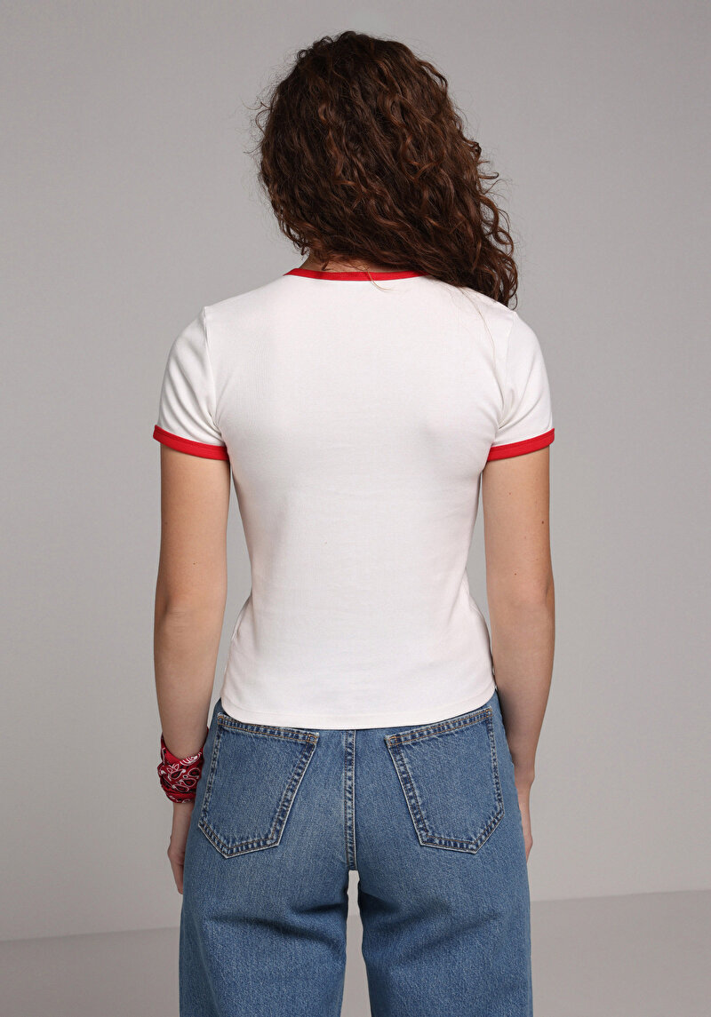 Slim Fit Yuvarlak Yaka Baskılı Kadın Beyaz Kısa Kol Tişört