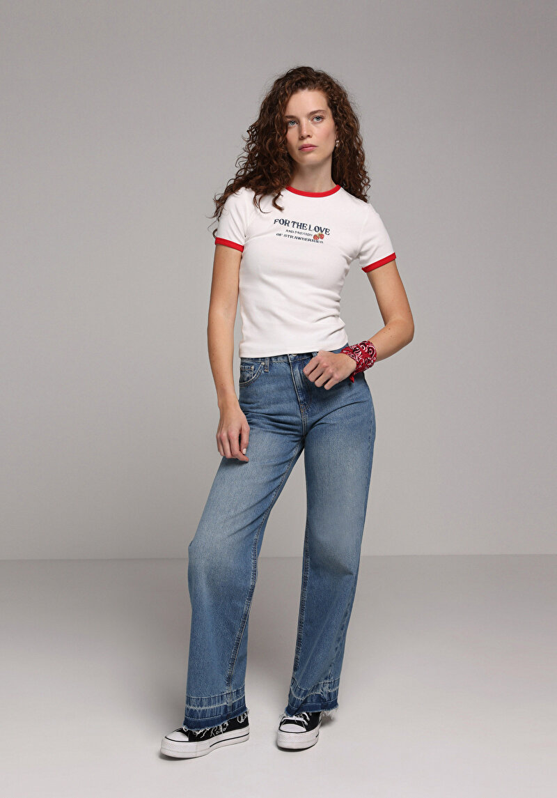 Slim Fit Yuvarlak Yaka Baskılı Kadın Beyaz Kısa Kol Tişört