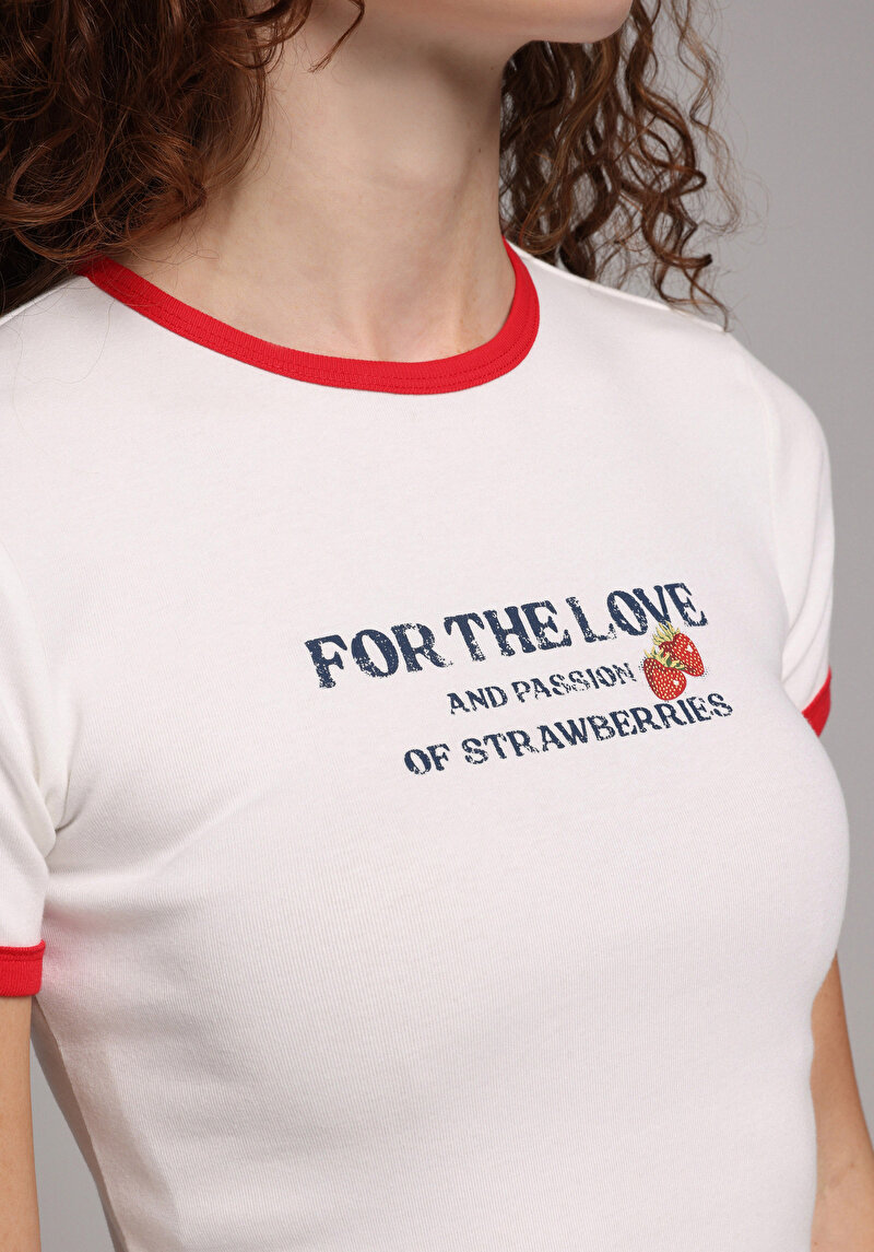 Slim Fit Yuvarlak Yaka Baskılı Kadın Beyaz Kısa Kol Tişört