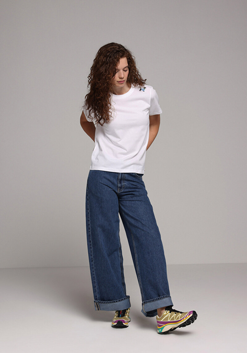 Regular Fit Yuvarlak Yaka Nakışlı Kadın Beyaz Kısa Kol Tişört