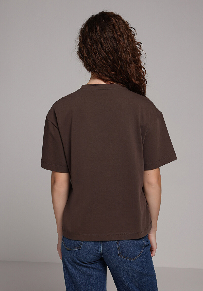 Boyfriend Fit Yuvarlak Yaka Nakışlı Kadın Kahverengi Kısa Kol Tişört