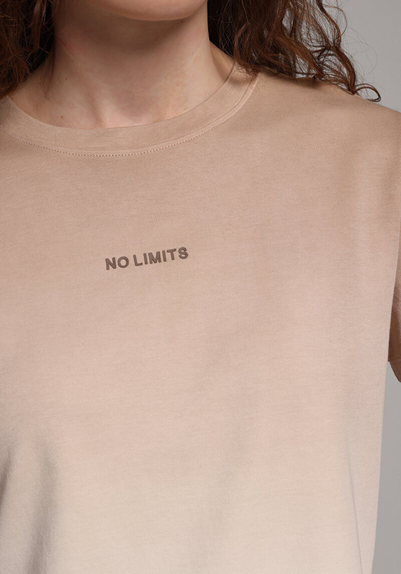 Regular Fit Yuvarlak Yaka Baskılı Kadın Bej Kısa Kol Tişört