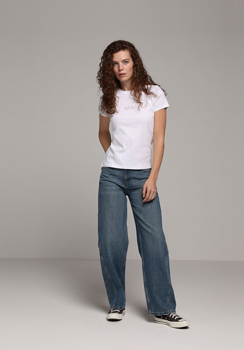 Slim Fit Yuvarlak Yaka Baskılı Kadın Beyaz Kısa Kol Tişört